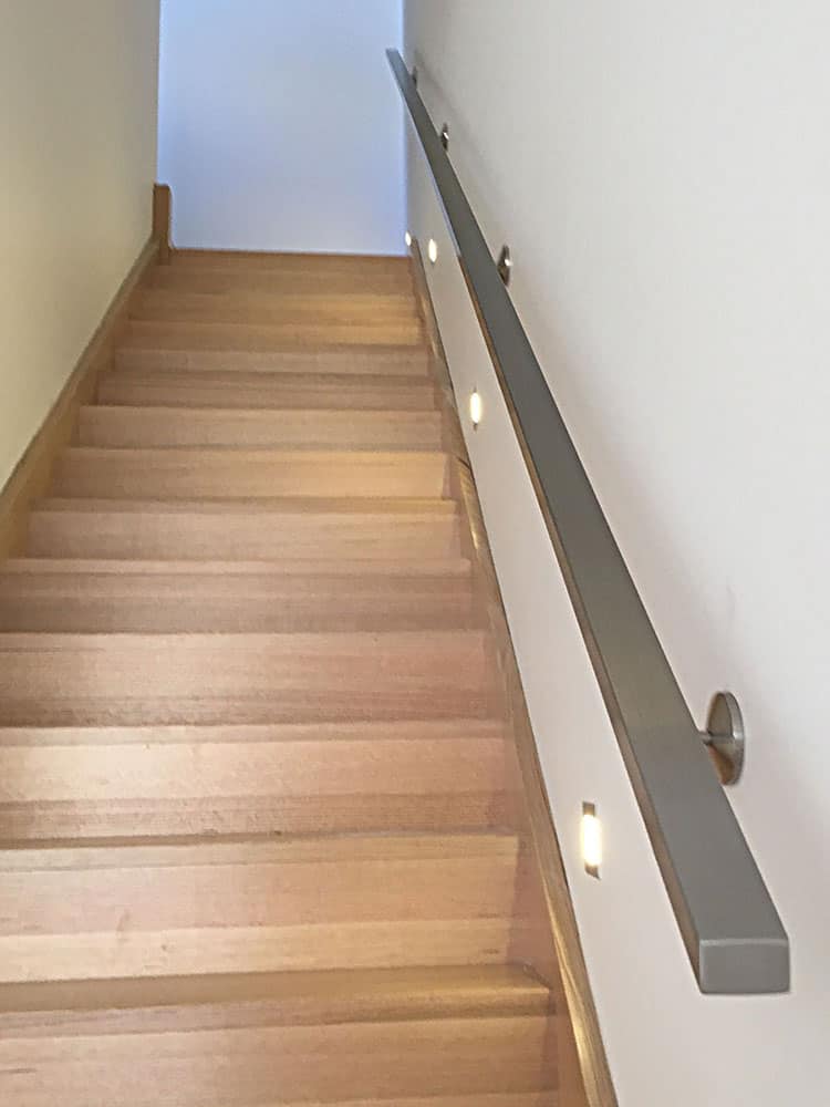 stainless-steel-balustrade-wooden-steps
